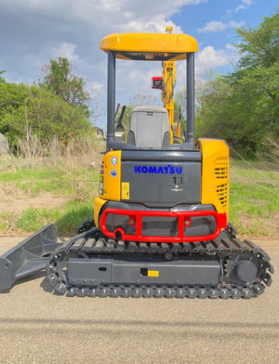KOMATSU PC30MR-2 