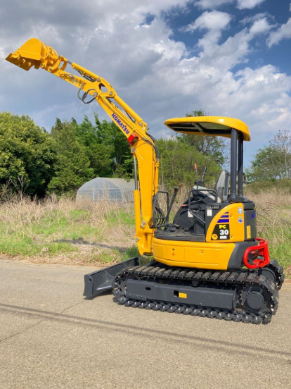 KOMATSU PC30MR-2 